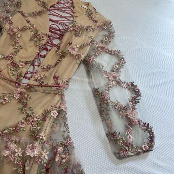Hello Molly Floral Embroidered Strappy Dress Size 8 - Picture 5 of 13